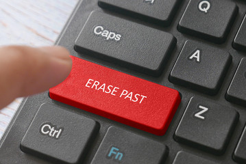 computer key that says erase past